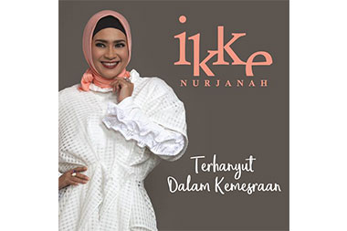 Ikke Nurjanah Terhanyut dalam Kemesraan