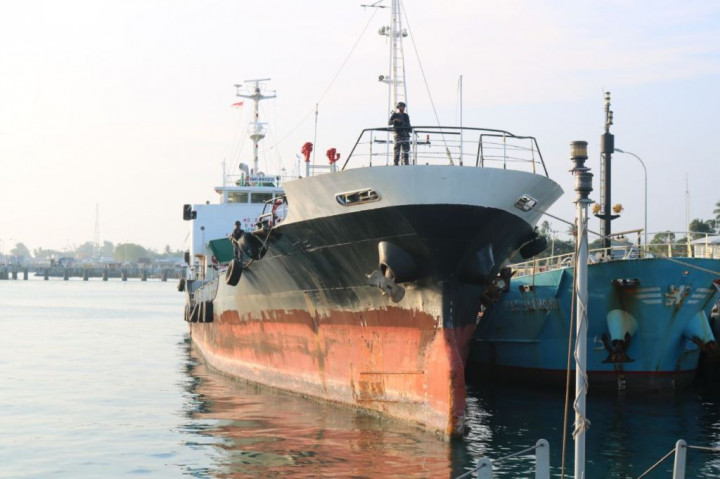 TNI AL Tangkap Kapal Tanker di Batam