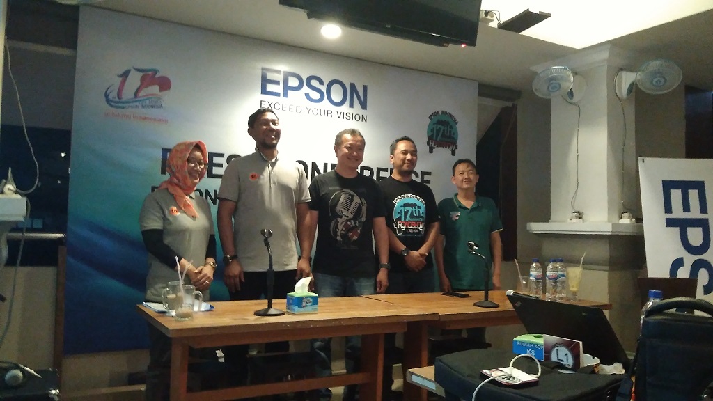 Jajaran direksi Epson Indonesia dalam kegiatan 17th Anniversary Roadshow bertema “Untukmu Indonesiaku” di Manado, Kamis, 5 April 2018.