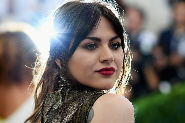 Putri Kurt Cobain Coba Bermusik