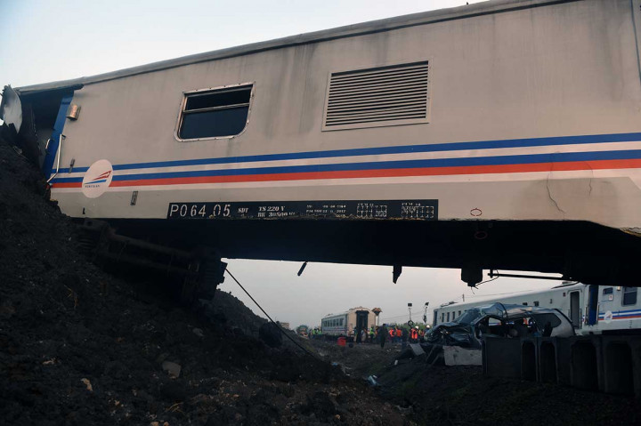 KA Sancaka Terguling Dievakuasi