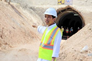 Jokowi: Program Padat Karya Genjot Perekonomian Daerah