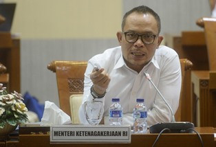 Memudahkan Izin Tenaga Kerja Asing tak Berarti Membebaskan