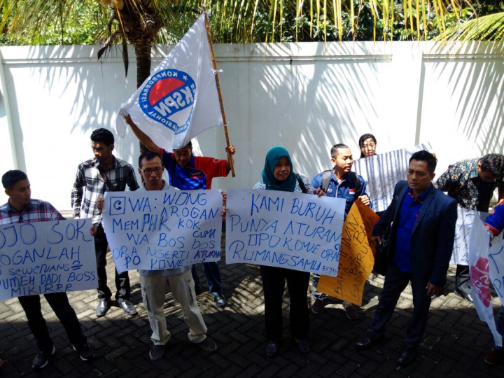 Karyawan Gugat Hotel karena Dipecat Lewat WhatsApp