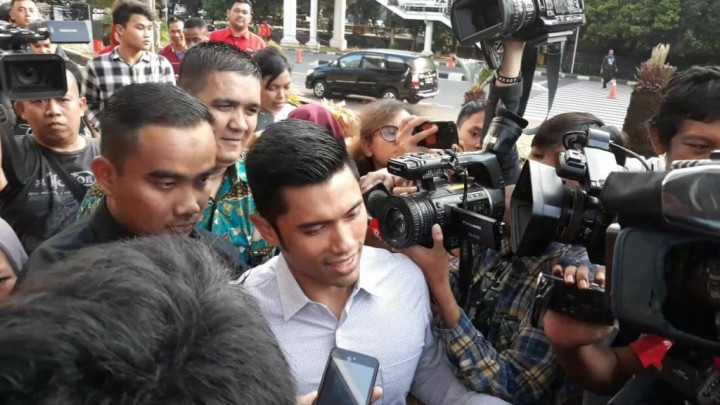 Suami Dian Sastro Ogah Mengomentari Pemeriksaannya