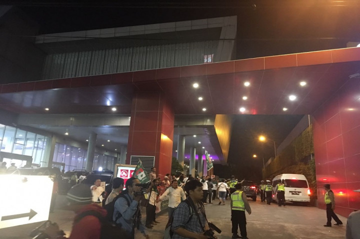 Adu Yel Sambut Debat Perdana Pilgub Jatim