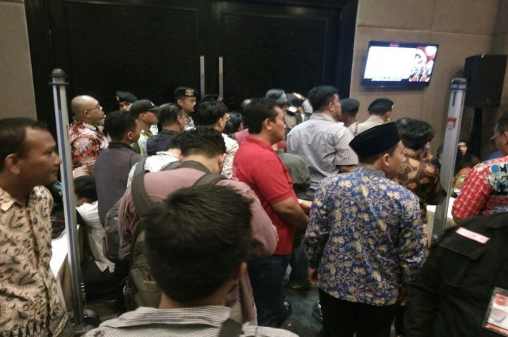 Pewarta tak Bisa Masuk Ruang Debat di Sesi Perkenalan