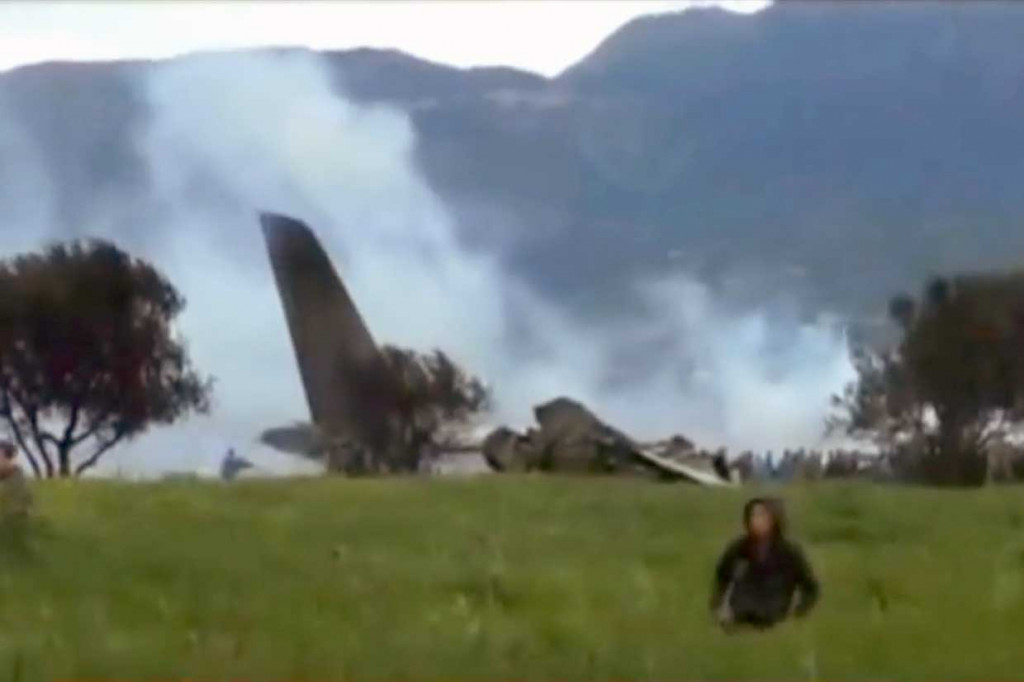 Pesawat Militer Aljazair Jatuh, 257 Tewas