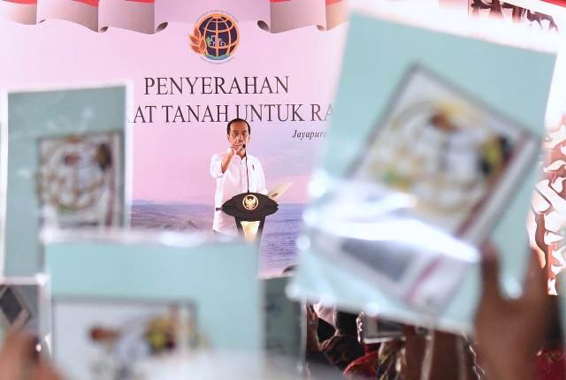 Presiden Serahkan 3.331 Sertifikat Tanah di Papua