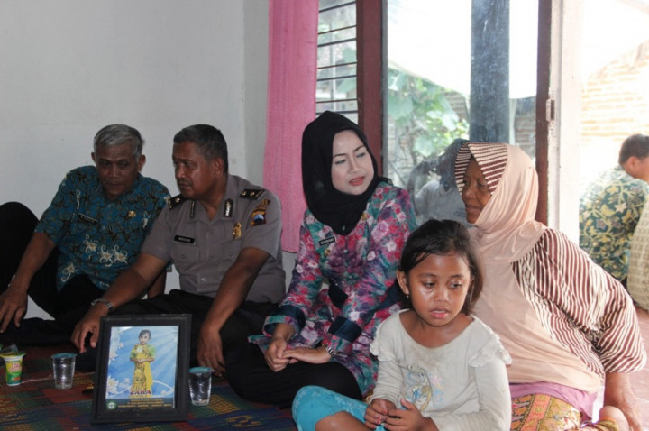 Bupati Brebes Melayat ke Rumah Duka TKW Karsinah