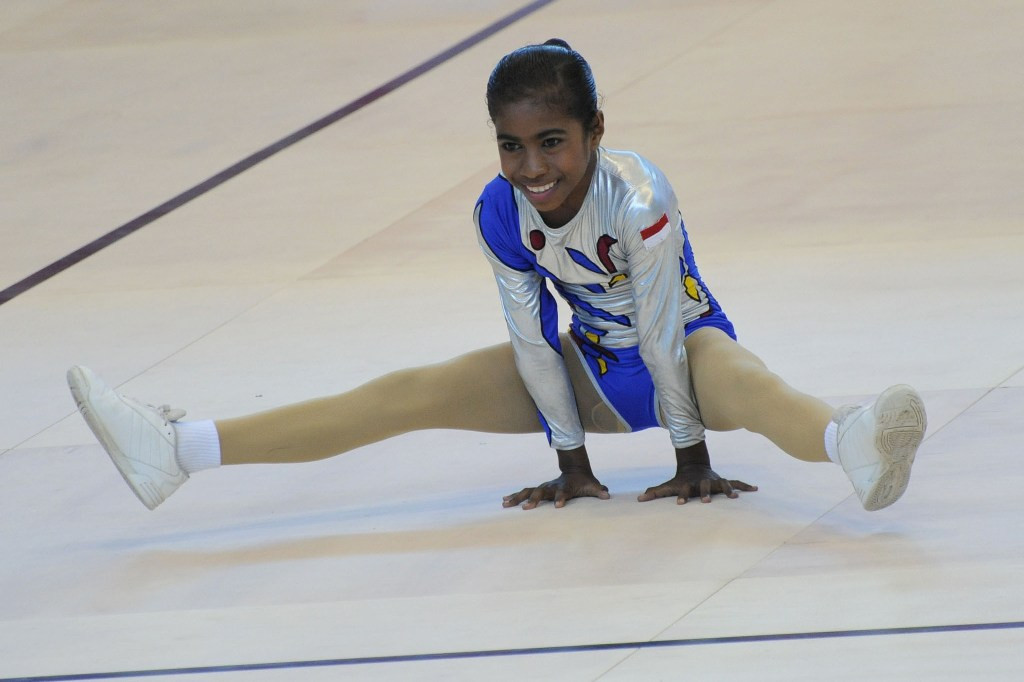 Pesenam putri Indonesia Sawaki Korason Damaria tampil di nomer individu putri pada 3rd Asian Championship Aerobic Gymnastic 2012. (FOTO ANTARA/Feny Selly)