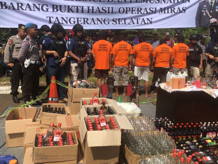 Dua Pabrik Miras Palsu di Tangerang Digerebek