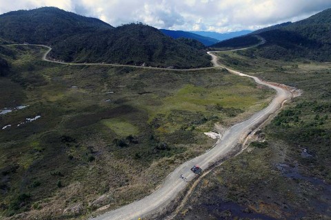 Kemen PUPR Kebut Pengaspalan Jalan Trans Papua