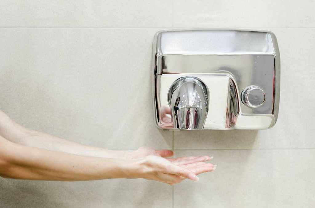 Studi: Pengering Tangan Berisiko Menyebarkan Bakteri Lebih Luas (Foto: istock)