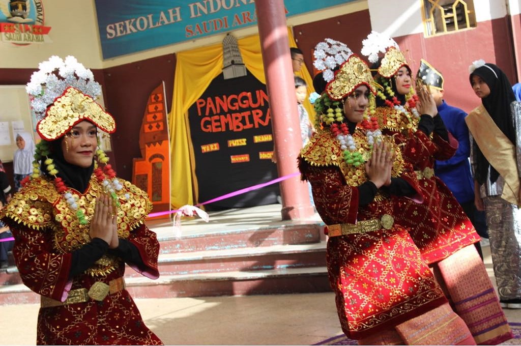 Pertunjukan seni di Sekolah Indonesia Jeddah, 7 April 2018. (Foto: Desi Syafridayani).