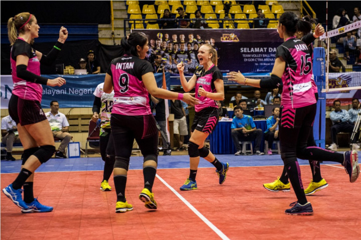 Tim Bola Voli Putri JPE Juara Proliga 2018