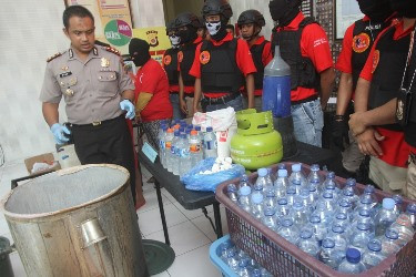 Polisi Tangkap Peracik Ciu Oplosan