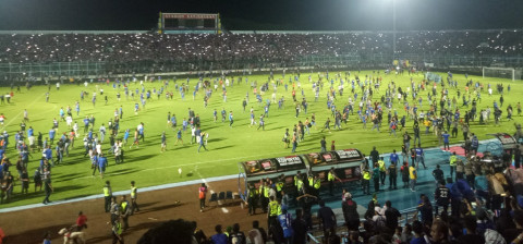Laga Arema FC melawan Persib Bandung di Stadion Kanjuruhan,