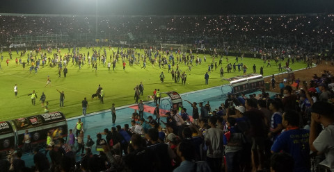 Laga Arema FC melawan Persib Bandung di Stadion Kanjuruhan,