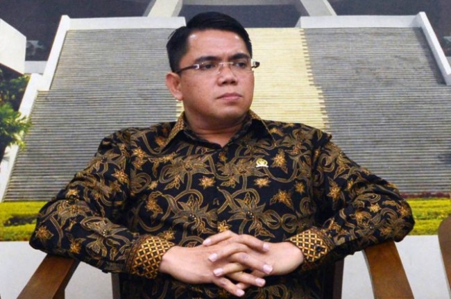 Menteri Lukman Laporkan Arteria ke Mahkamah Dewan