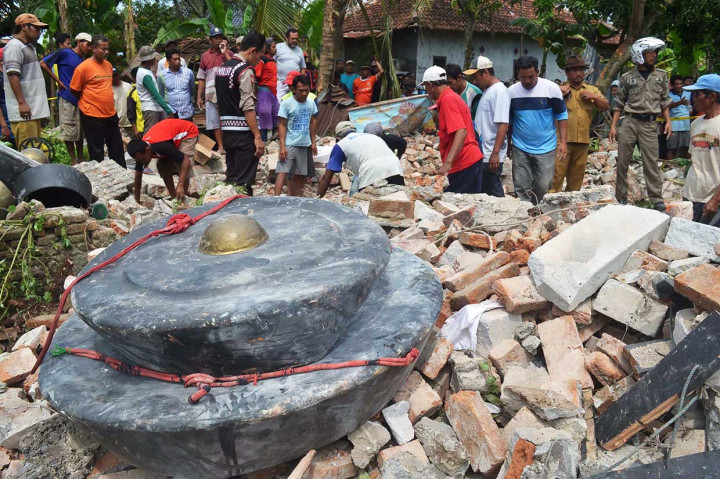 Tembok Sarang Burung Walet Roboh, 7 Orang Tewas