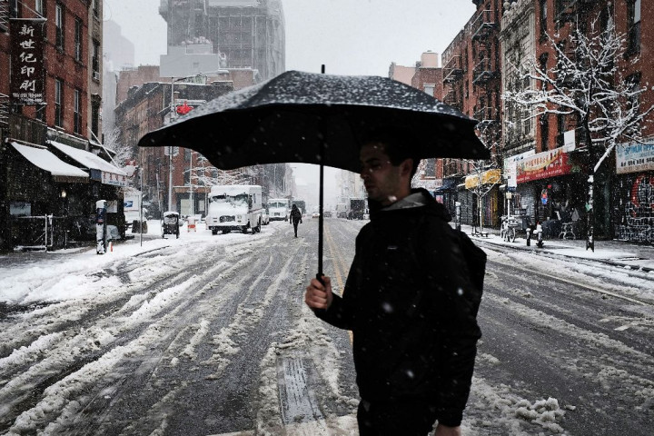 Badai Salju Musim Semi Terjang AS