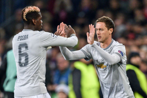 Paul Pogba dan Nemanja Matic (Foto AFP/Fabrice COFFRINI)