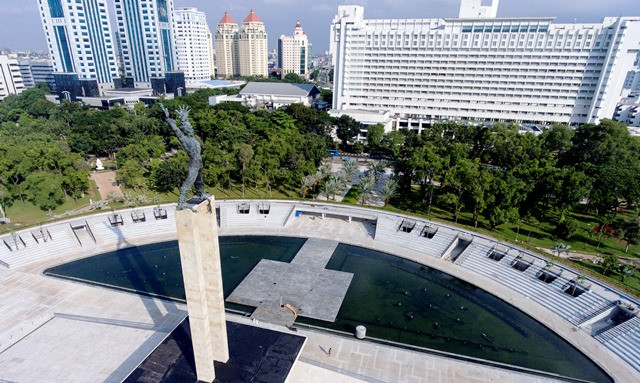Terinspirasi Monumen Irian Barat yang Kesepian