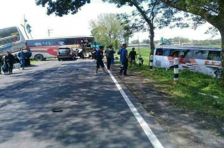 Empat Kendaraan Tabrakan di Jalan Ngawi-Solo