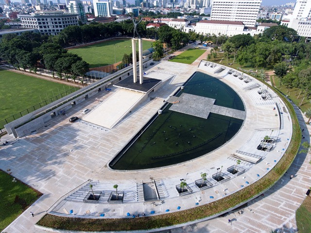 Lapangan dengan Amphiteater & Cat Walk