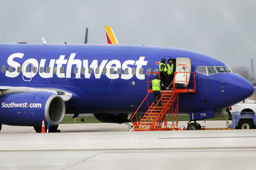 Mesin Meledak, Southwest Airlines Mendarat Darurat