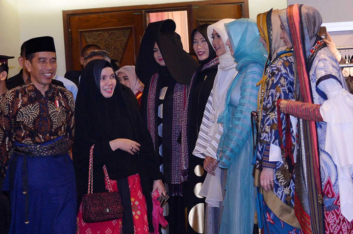 Jokowi Harap Desain Busana Muslim Berciri Khas Indonesia