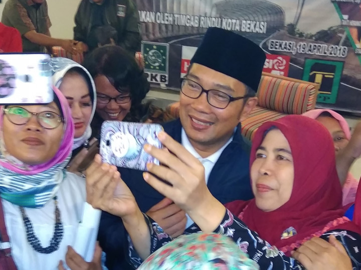 Ridwan Kamil Janji Perjuangkan Status Guru Honorer