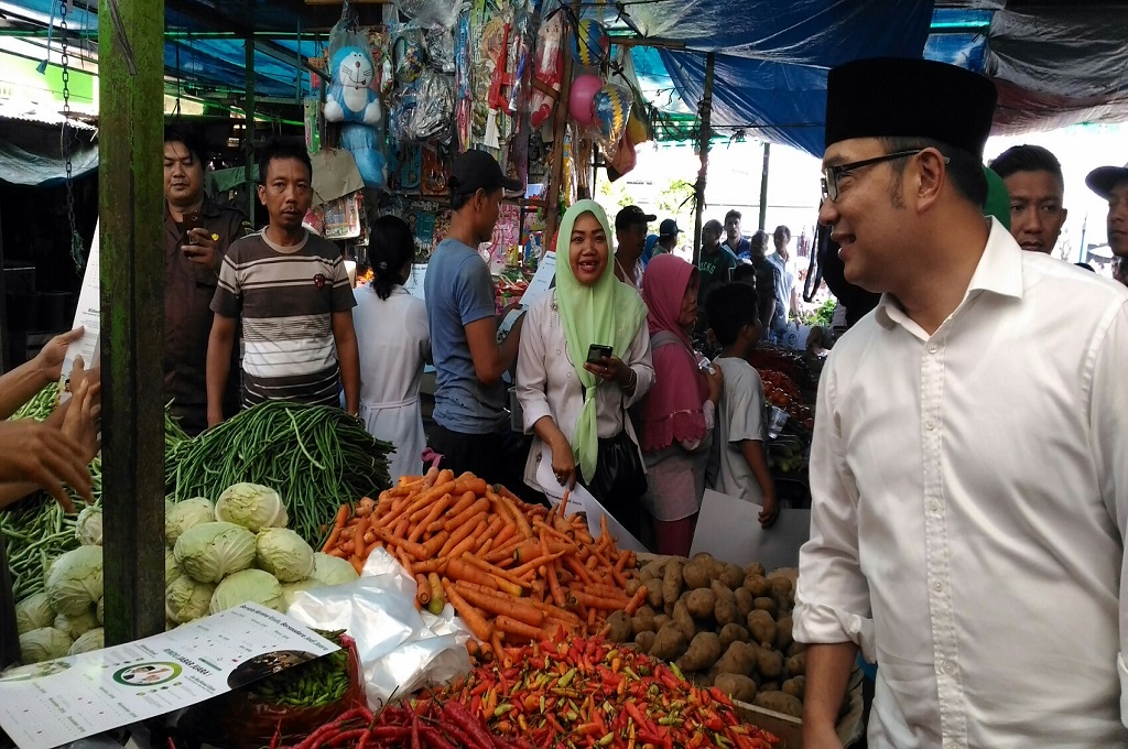 Ridwan Kamil berkunjung ke Pasar Tambun, Bekasi, Jumat 20 April 2018, Medcom.id - Roni
