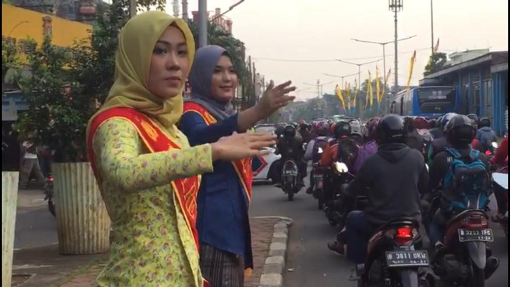 Polwan Berkebaya Diterjunkan Menyambut Hari Kartini