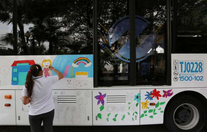 Bus TransJakarta Edisi Hari Kartini Karya Anak Spesial