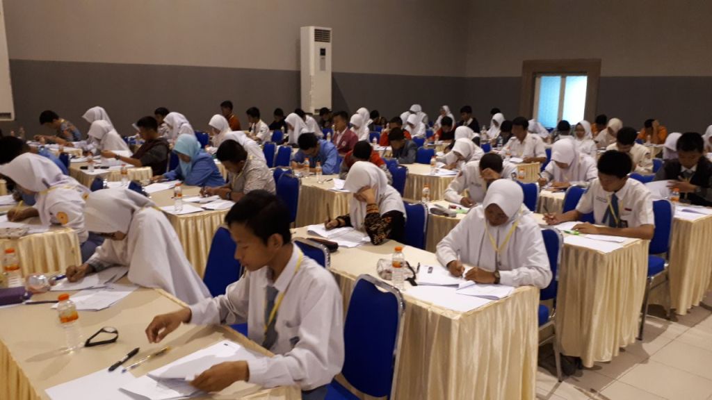 Para peserta Olimpiade Sains Provinsi (OSP) tengah bersaing menuju tingkat nasional