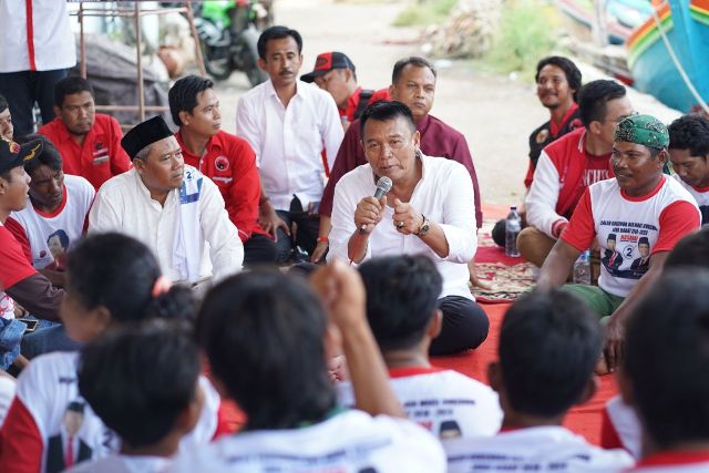 TB Hasanuddin Sambangi Nelayan Cirebon