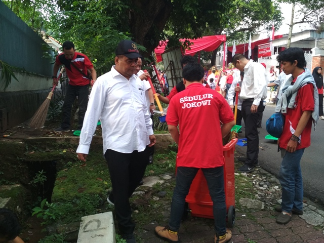 Resmikan Sekretariat, Sedulur Jokowi Gelar Bersih-bersih