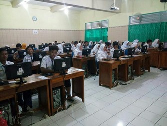 Pelaksanaan UNBK di Solo Molor 30 Menit