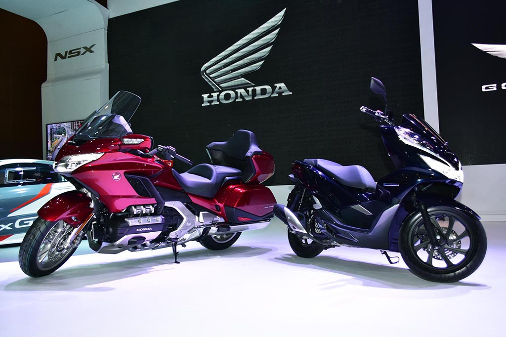 Honda Kenalkan PCX Hybrid dan Gold Wing Untuk Indonesia