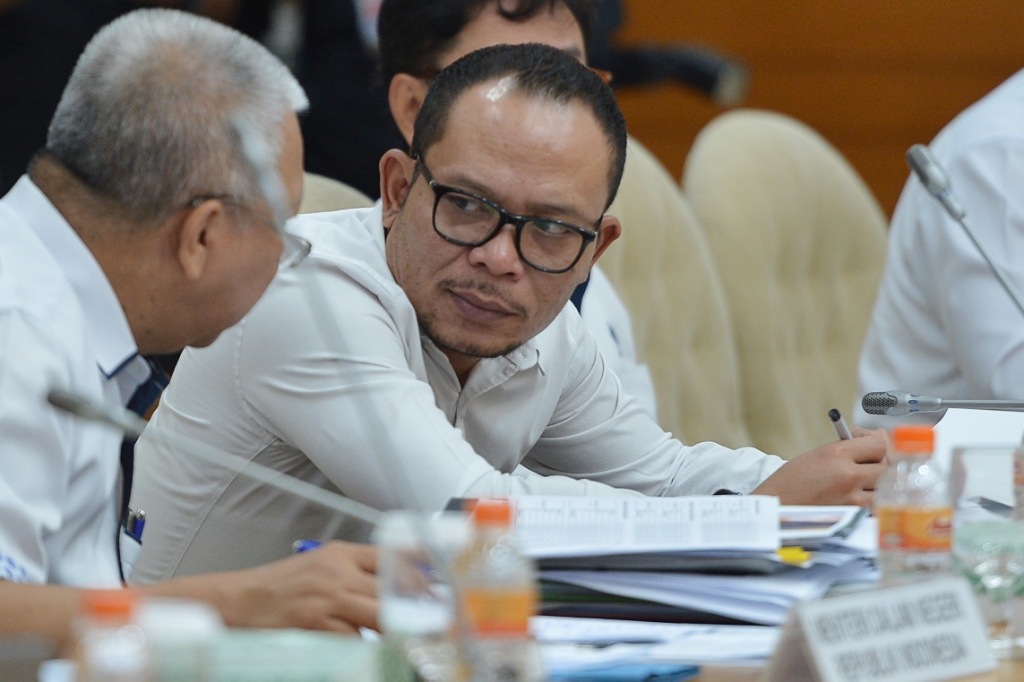 Menteri Ketenagakerjaan Hanif Dhakiri mengikuti rapat kerja dengan Tim Pengawas TKI di Kompleks Parlemen, Senayan, Jakarta. Foto: Antara/Wahyu Putro A.