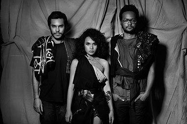 Dekat Curhat lewat Singel 