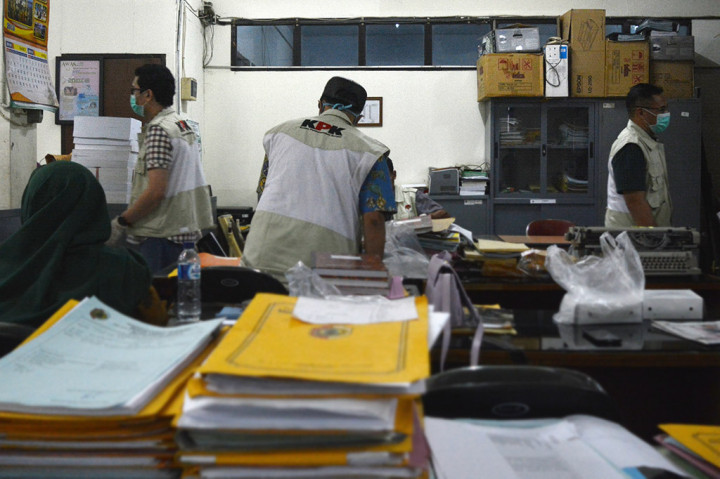 KPK Segel Ruang Kerja Bupati dan Wabup Mojokerto