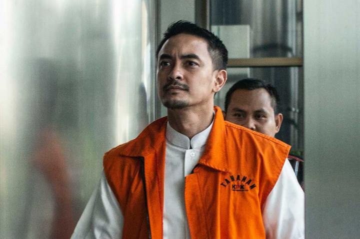 Zumi Zola Diperiksa KPK