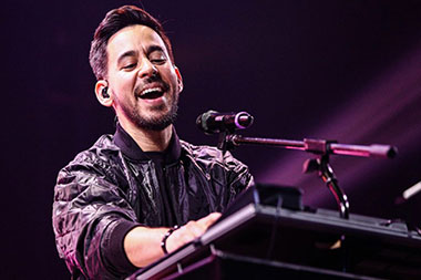 Lagu Baru Mike Shinoda Bukan Tentang Chester Bennington
