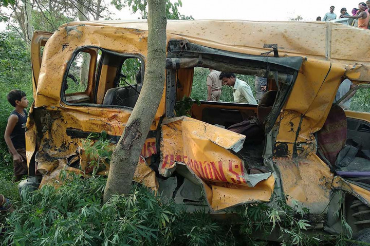 KA Tabrak Bus Sekolah, 13 Anak Tewas