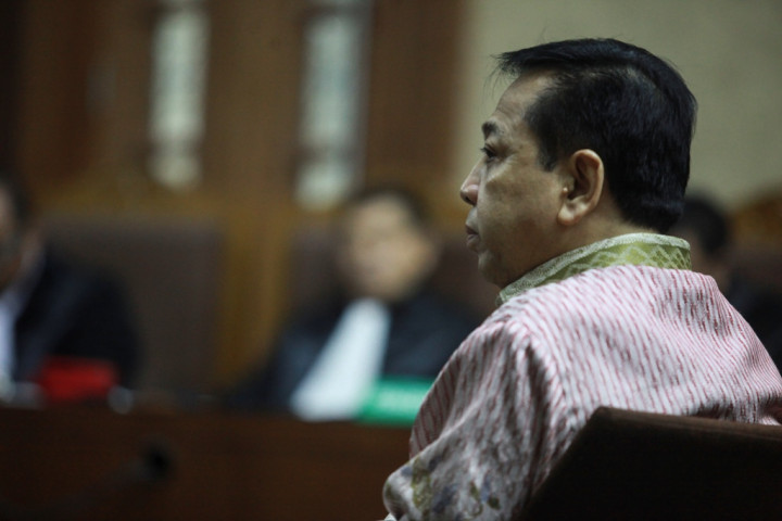 Novanto Bantah Kencing Berdiri