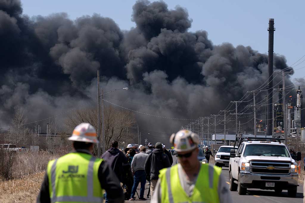 Kilang Minyak Wisconsin Meledak, 11 Orang Cedera