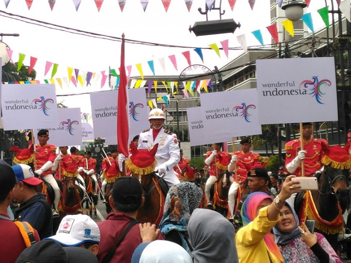 Warga Bandung Padati Kawasan Karnaval Peringatan KAA ke-63